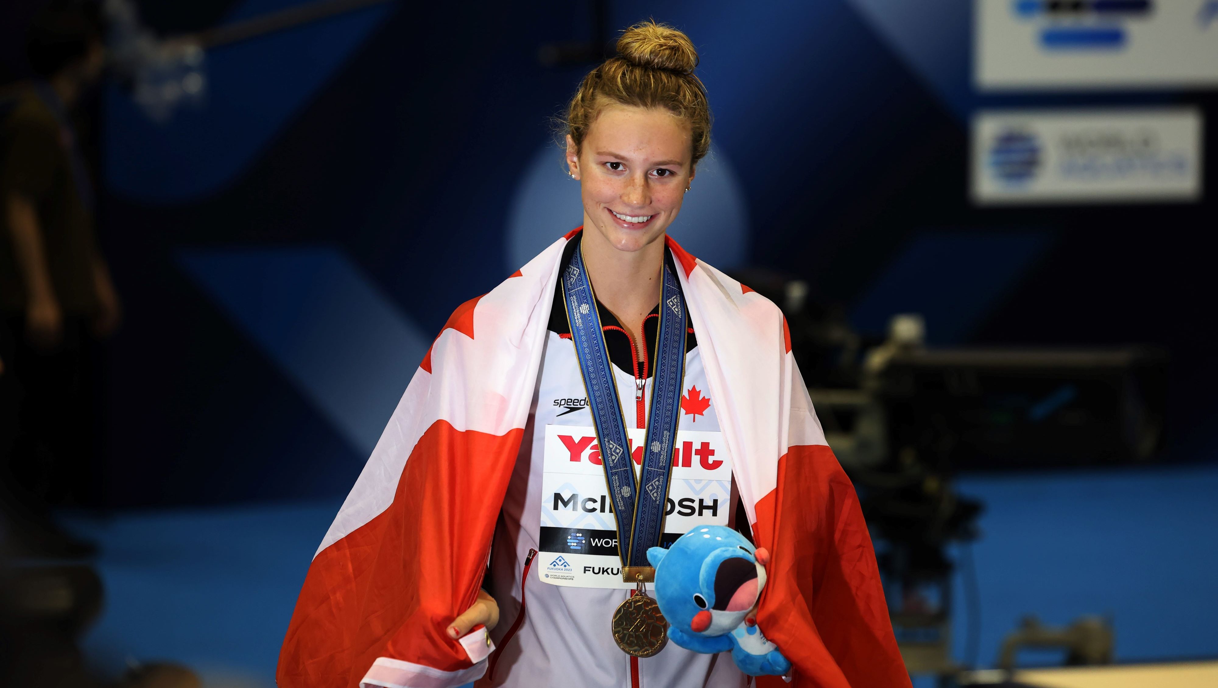 Summer McIntosh makes its backtoback world titles in 200m butterfly