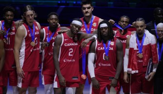 Team Canada's basketball players pose with their bronze medals