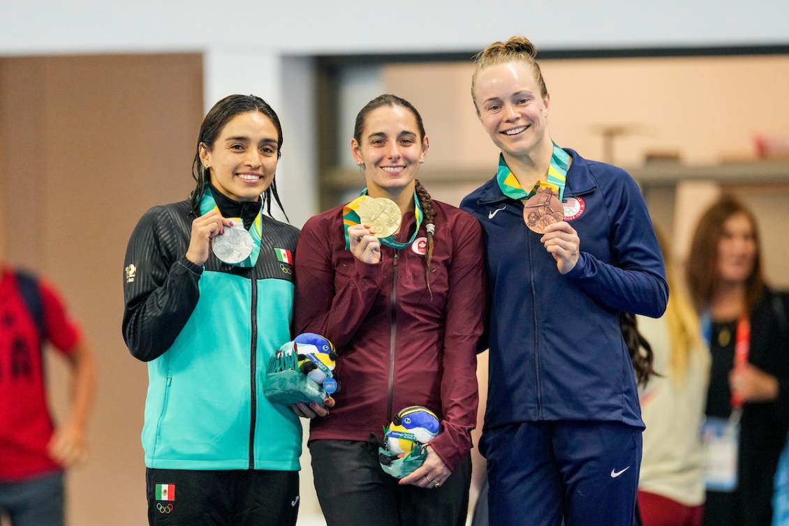 Pamela Ware poses with the gold medal alongside American and Mexican competitors