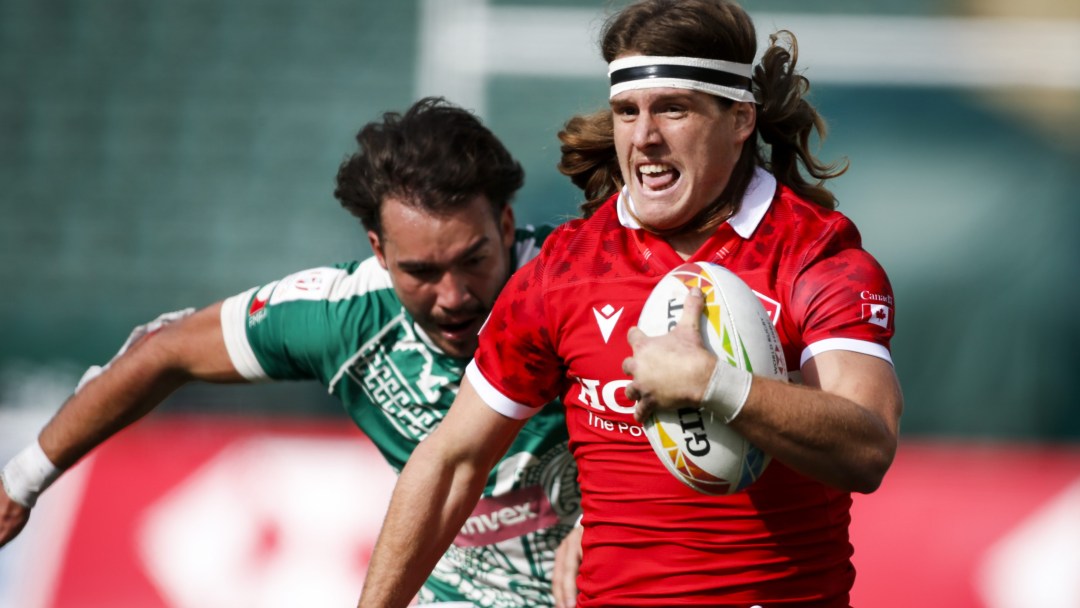 Canada's Thomas Isherwood, right, outruns Mexico's Luc Martin to score a try during HSBC Canada Sevens rugby action in Edmonton