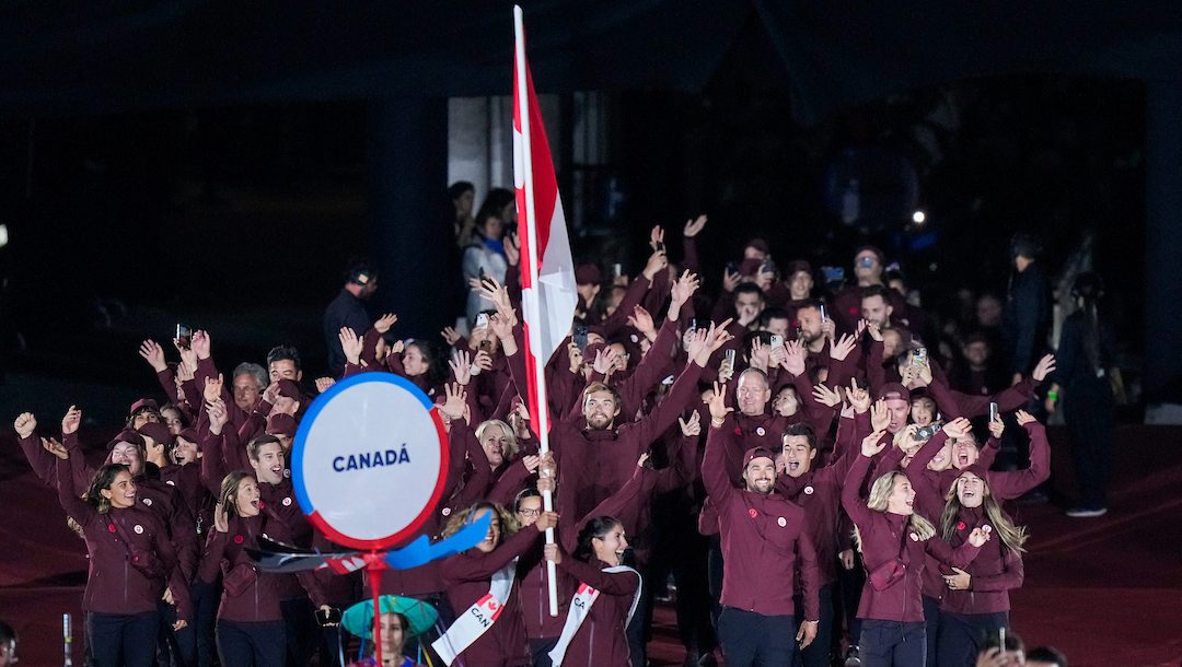 ¡Que comiencen los Juegos Panamericanos!  El equipo de Canadá llega con estilo a la Ceremonia de Apertura de Santiago 2023 – Team Canada