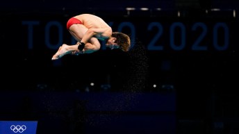 Le plongeur canadien Nathan Zsombor-Murray participe à la ronde préliminaire de l’épreuve masculine de la tour de 10 m aux Jeux olympiques de Tokyo 2020. (Andrew Lahodynskyj/COC)