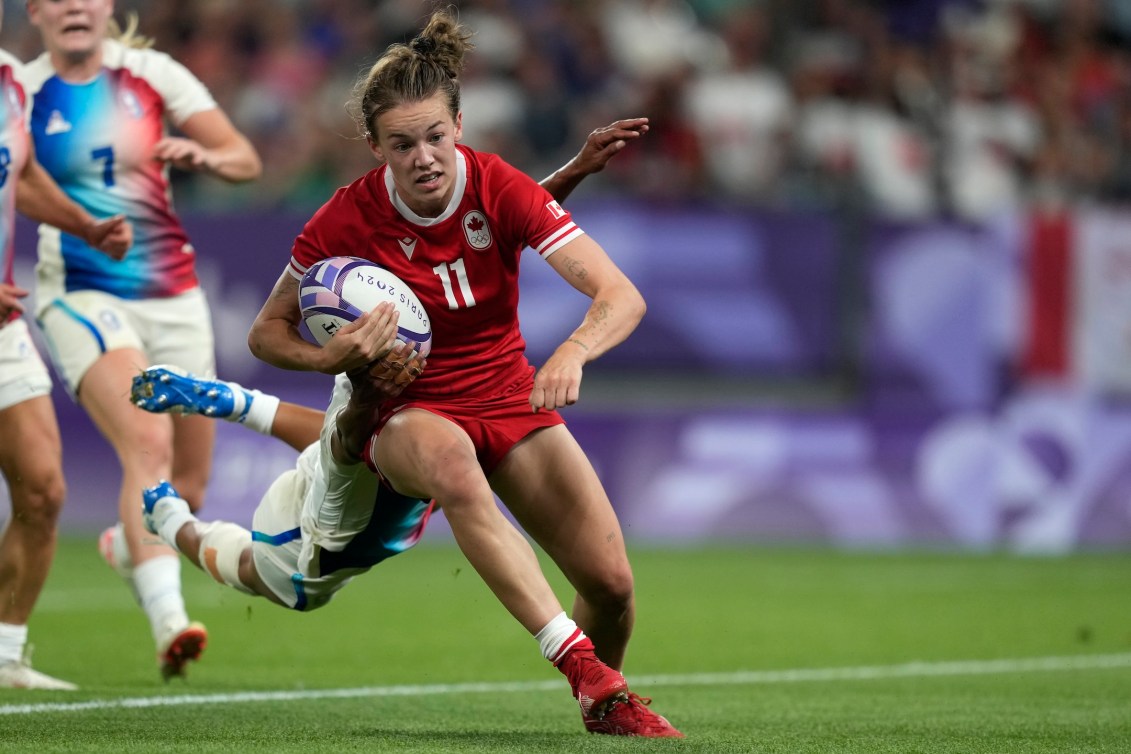 Canada's Piper Logan dives over the line to score a try during the women's quarterfinal Rugby Sevens match between France and Canada at the 2024 Summer Olympics, in the Stade de France, in Saint-Denis, France, Monday, July 29, 2024. (AP Photo/Tsvangirayi Mukwazhi)