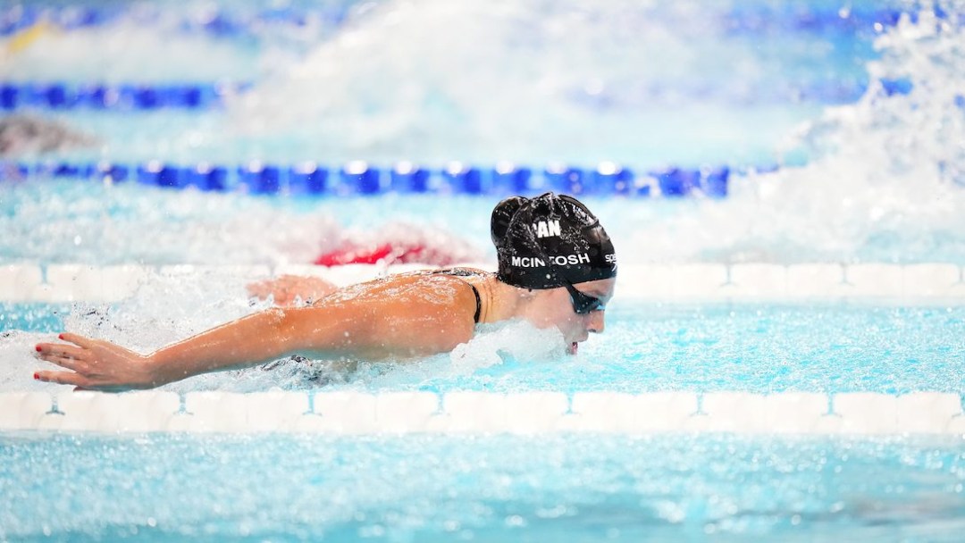Summer McIntosh swims the 200m butterfly