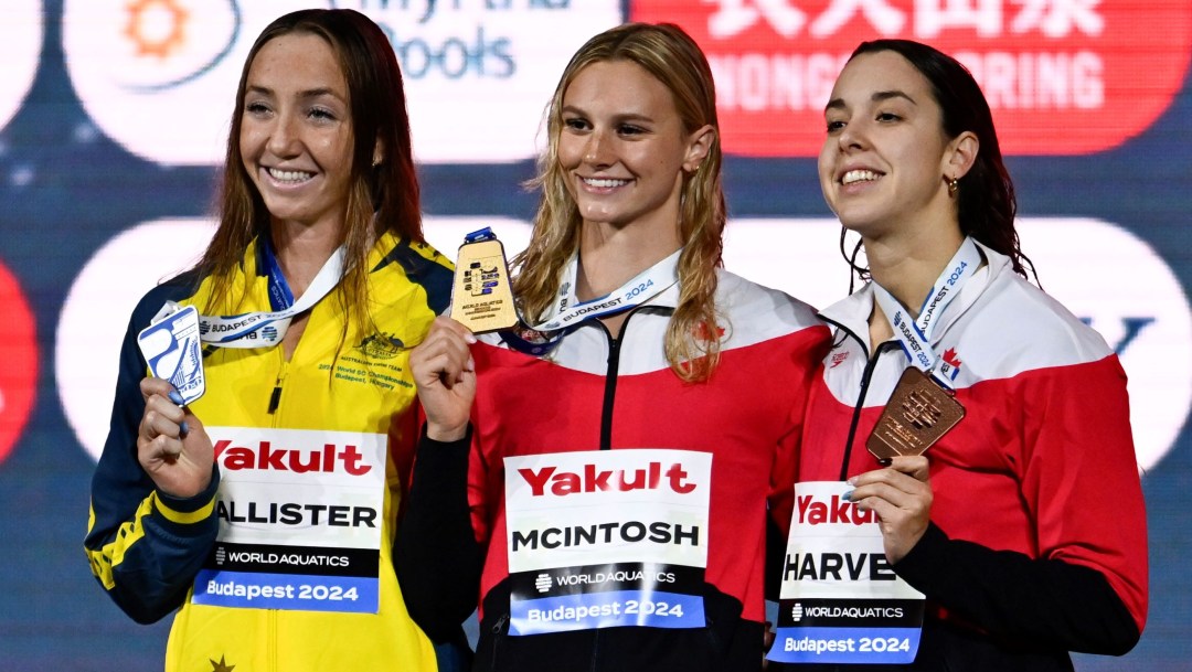 Summer McIntosh leads Canada's first day medal haul at the World