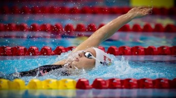 Summer McIntosh swims backstroke