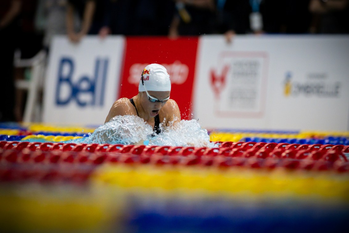 Summer McIntosh swims breaststroke