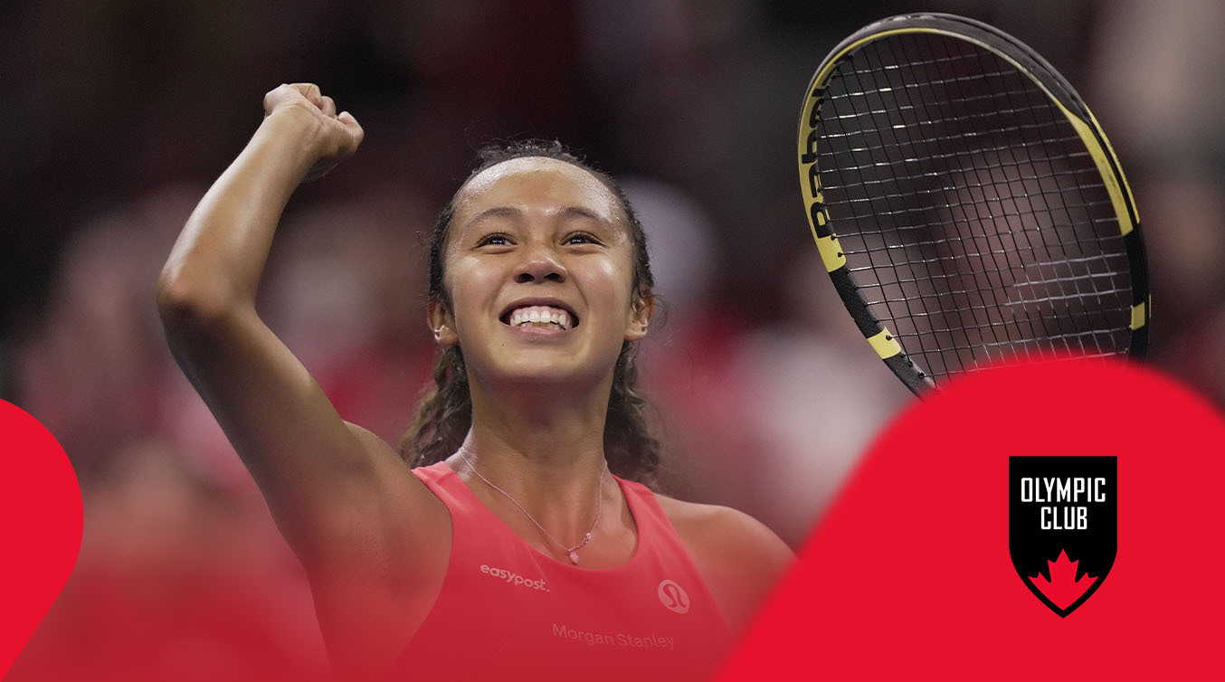 Leylah Fernandez holding tennis racket smiling