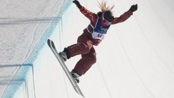 Felicity Geremia competes in snowboard.