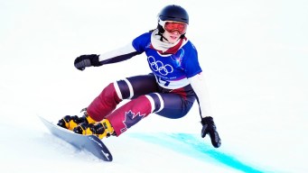 Aurélie Moisan competes in snowboard.