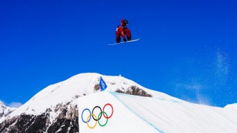 Francis Jobin competes in snowboard.