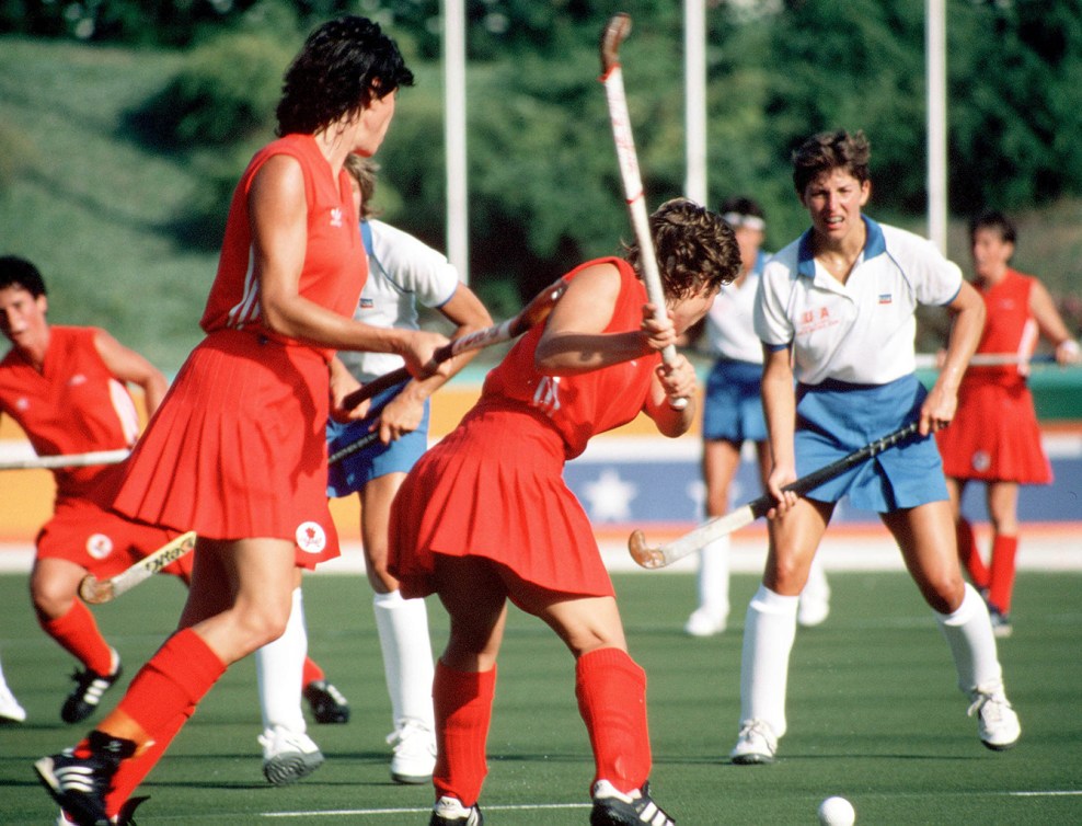 Shelly Andrews et Laurie Lambert en action sur le terrain