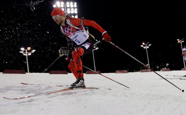 Jean-Philippe le Guellec skiant au biathlon masculin a Sochi
