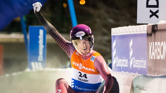 Photo vedette : Kim McRae après sa première course (photo : Dave Holland/Luge Canada)