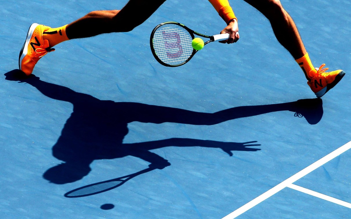 Milos Raonic a vraiment améliorer son jeu de jambes pour 2016. Il est plus mobile et monte plus au filet.(AP Photo/Rick Rycroft)