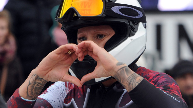 Kaillie Humphries lors de la deuxième coupe du monde de la saison à Winterberg, en Allemagne, le 5 décembre 2015 (Photo : Caroline Seidel/The Associated Press)