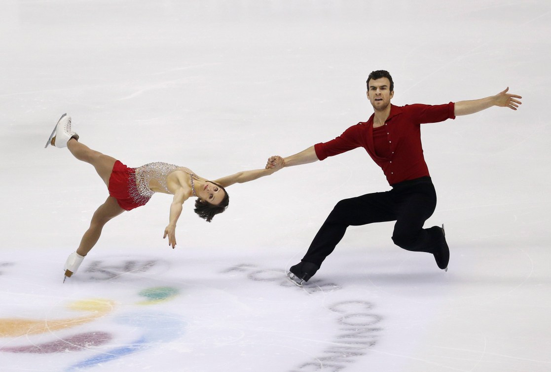 Meagan Duhamel et Eric Radford lors de leur programme court aux Championnats des Quatre Continents à Taipei, le 18 février 2016.