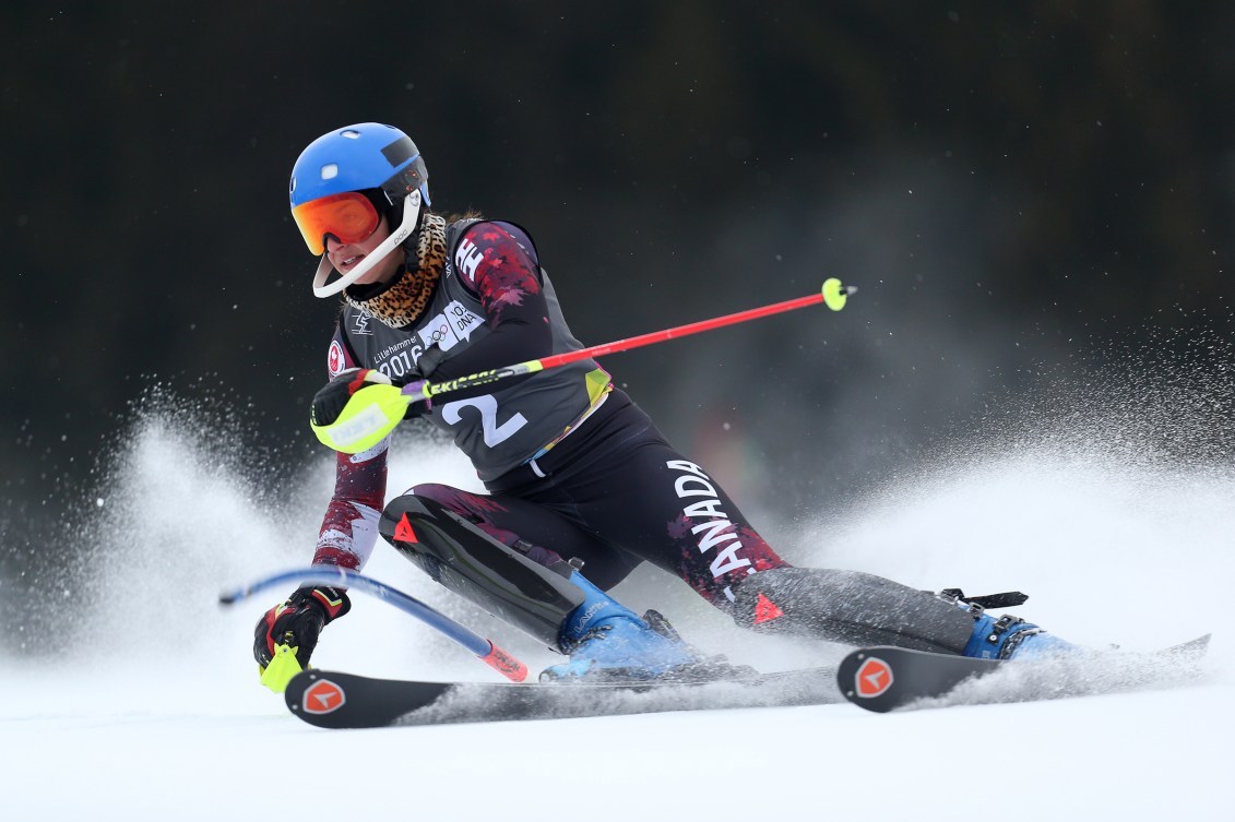 Ali Nullmeyer (CAN) pendant l’épreuve féminine de slalom de ski alpin au centre de ski olympique Hafjell lors des Jeux olympiques de la jeunesse d’hiver à Lillehammer, en Norvège, le 18 février 2016. Photo : Jed Leicester pour YIS/CIO. Image fournie par YIS/CIO.