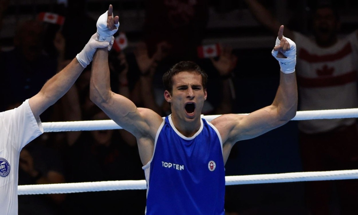 Arthur Biyarslanov lors du combat pour la médaille d’or aux Jeux panaméricains de 2015 à Toronto.