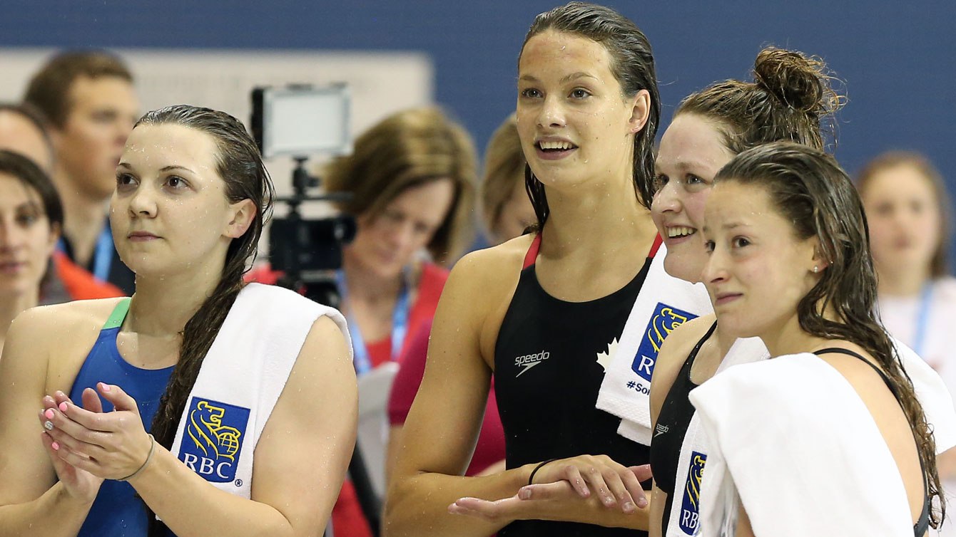 (G-D) Brittany MacLean, Penny Oleksiak, Kennedy Goss et Katerine Savard aux essais olympiques de Natation Canada (Photo: Scott Grant pour Swimming Canada)