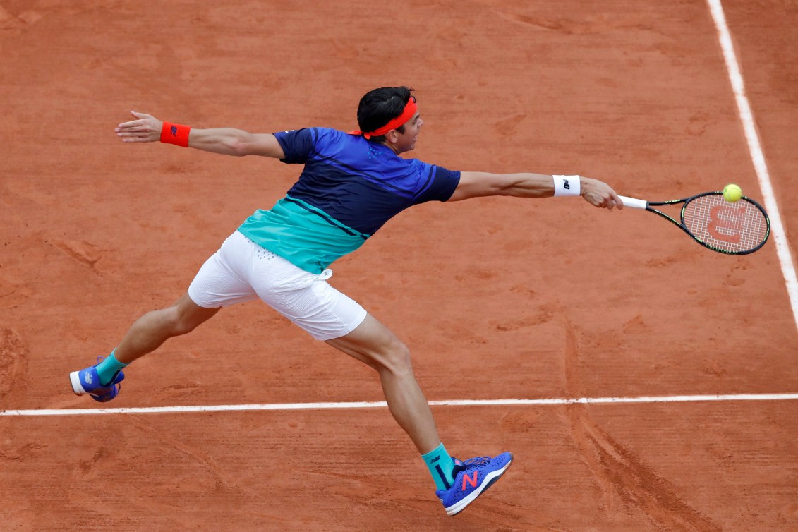 Milos Raonic n'était pas à la hauteur de l'Espagnol Albert Ramos-Vinolas en huitièmes de finale du tournoi de Roland-Garros, le 29 mai 2016. (AP Photo/Christophe Ena)