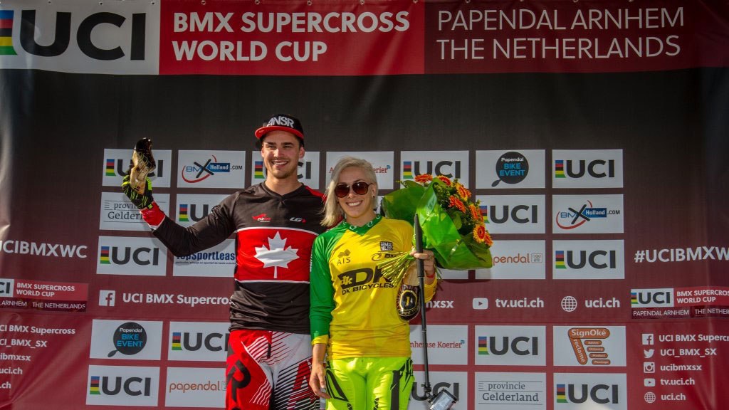 Tory Nyhaug célébre sa troisième victoire consécutive à Papendel, aux Pays Bas. (Photo : UCI BMX Supercross)