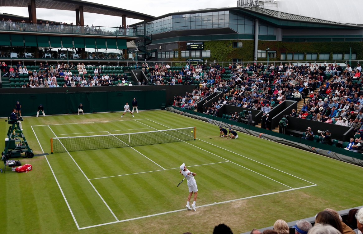 Milos Raonic lors de son match de deuxième tour de Wimbledon contre Andreas Seppi, le 29 juin 2016.