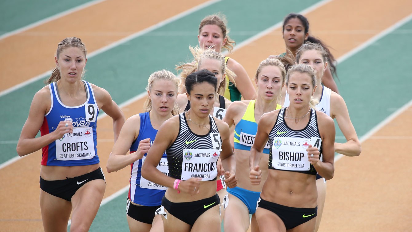 Melissa Bishop (à droite) lors des rondes de demi-finales du 800 m aux Essais olympiques d'Athlétisme Canada, le 9 juillet 2016.