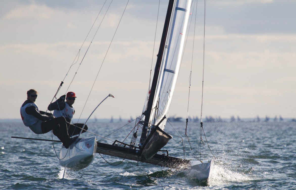 Luke Ramsay et NIkola Girke aux commandes du nacra 17.