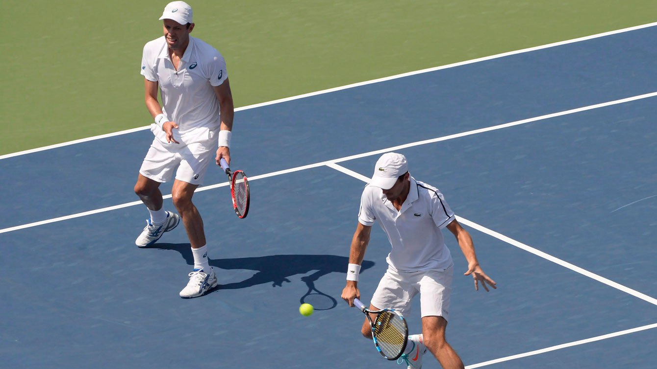 Daniel Nestor (de face) et Édouard Roger-Vasselin à la Coupe Rogers de 2015.