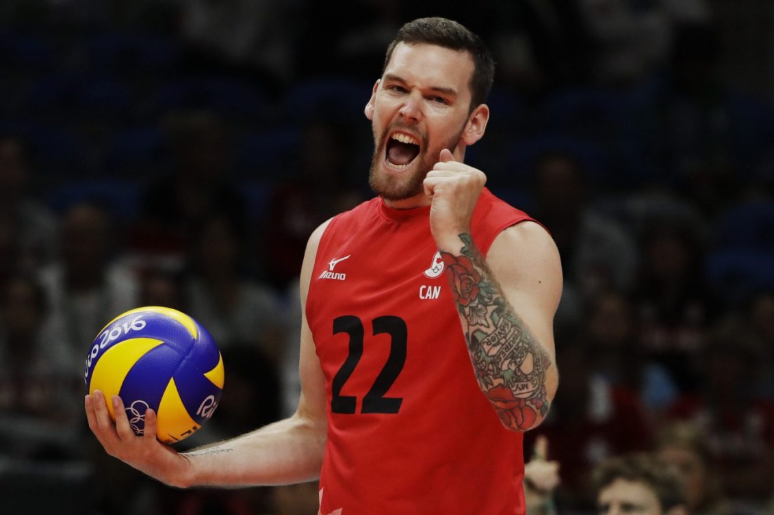 Steve Marshall célèbre un point lors du match opposant le Canada à l'Italie aux Jeux olympiques de Rio, le 15 août 2016. (AP Photo/Matt Rourke)