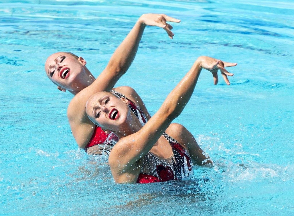 Jacqueline Simoneau, à gauche, et Karine Thomas pendant leurs routine libre aux Jeux olympiques de Rio, le 16 août 2016. THE CANADIAN PRESS/Ryan Remiorz