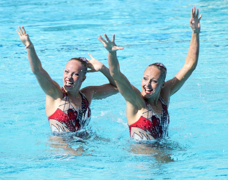 Jacqueline Simoneau, à gauche, et Karine Thomas pendant leurs routine libre aux Jeux olympiques de Rio, le 16 août 2016. THE CANADIAN PRESS/Ryan Remiorz