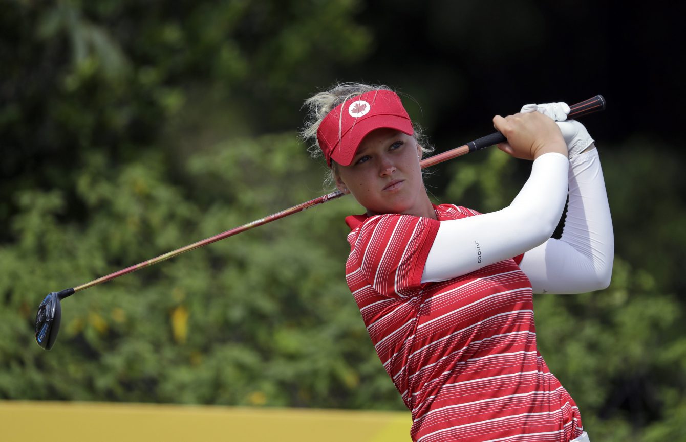 Brooke Henderson, au 11e trou de parcours de golf de Rio, lors du quatrième jour du tournoi olympique, le 20 août 2016. (AP Photo/Alastair Grant)