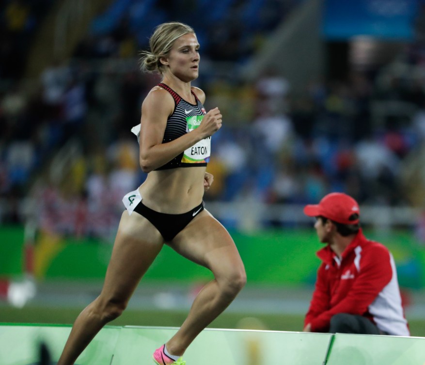 Brianne Theisen-Eaton au 800 m lors de l'heptathlon aux Jeux olympiques de Rio, le 13 août 2016. (COC// Jason Ransom)