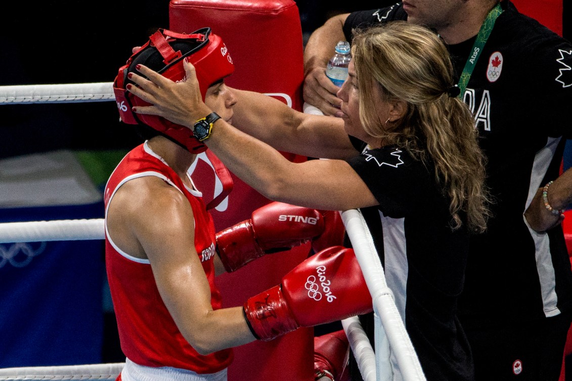Mandy Bujold lors de son combat de quarts de finale contre la Chinoise Ren Cancan aux Jeux olympiques de Rio, le 16 août 2016. (COC/ David Jackson)