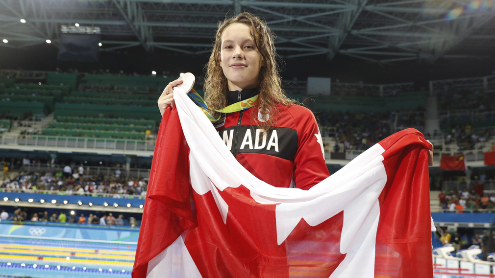 Penny Oleksiak et sa médaille d'argent aux Jeux olympiques de Rio, le 7 août 2016.