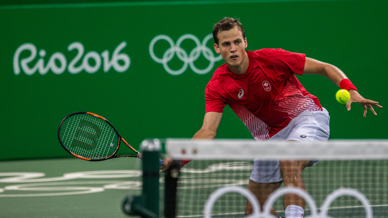 Vasek Pospisil lors du match de deuxième tour du tournoi olympique en double des Jeux olympiques de Rio, le 8 août 2016. (Photo COC / David Jackson)