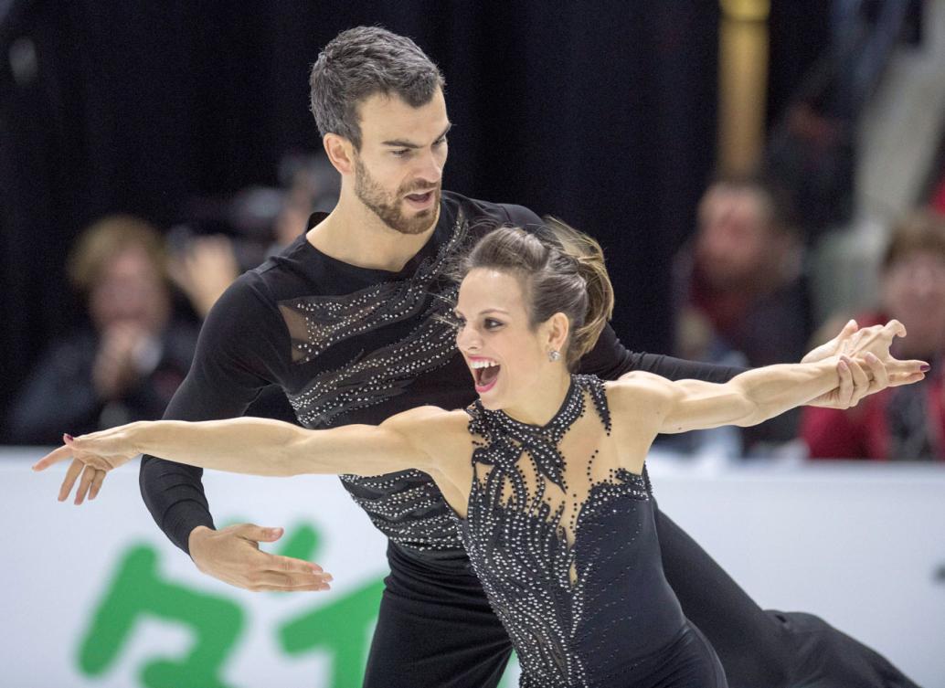 Meagan Duhamel et Eric Radford lors de leur programme court aux Internationaux Patinage Canada, le 28 octobre 2016 à Mississauga. THE CANADIAN PRESS/Mark Blinch