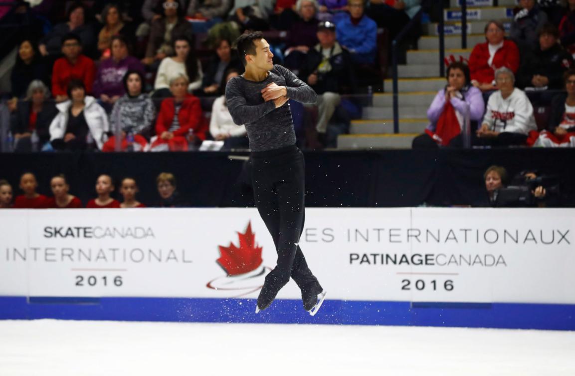 Patrick Chan lors de son programme libre aux Internationaux Patinage Canada, le 29 octobre 2016 à Mississauga. THE CANADIAN PRESS/Mark Blinch