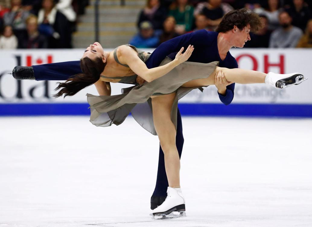 Tessa Virtue et Scott Moir durant leur danse libre aux Internationaux Patinage Canada, le 29 octobre 2016 à Mississauga. (Photo/THE CANADIAN PRESS Mark Blinch)