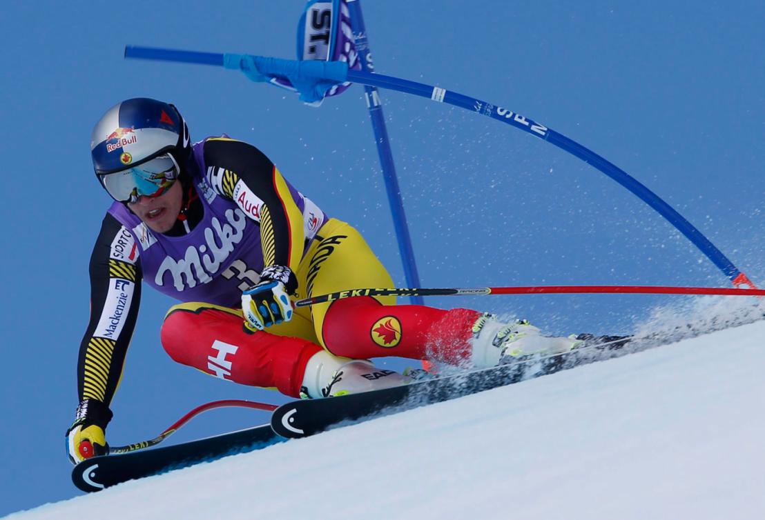 Erik Guay lors de l'épreuve de Super Gà la finale du circuit de la Coupe du monde, le 17 mars 2016 à St. Moritz, en Suisse. (AP Photo/Shin Tanaka)