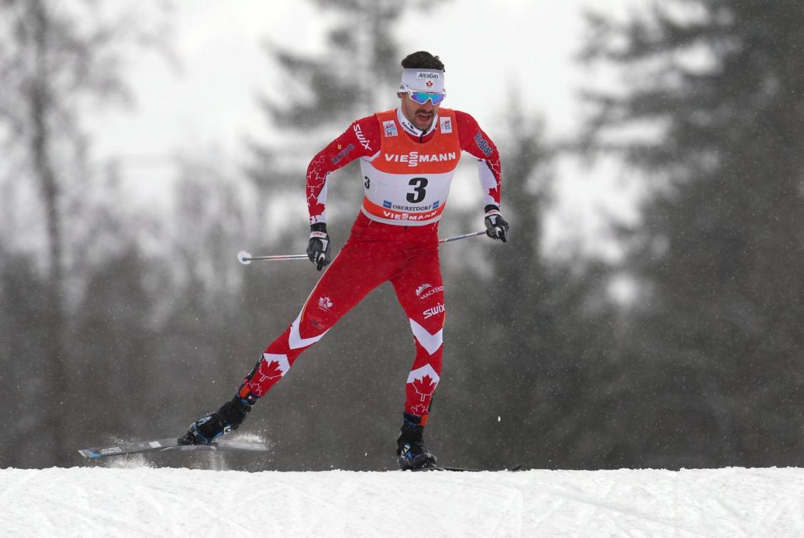 Alex Harvey pendant la poursuite à la quatrième étape du Tour de Ski, à Oberstdorf (Aleemagne), le 4 janvier 2017. ( Karl-Josef Hildenbrand/dpa via AP)