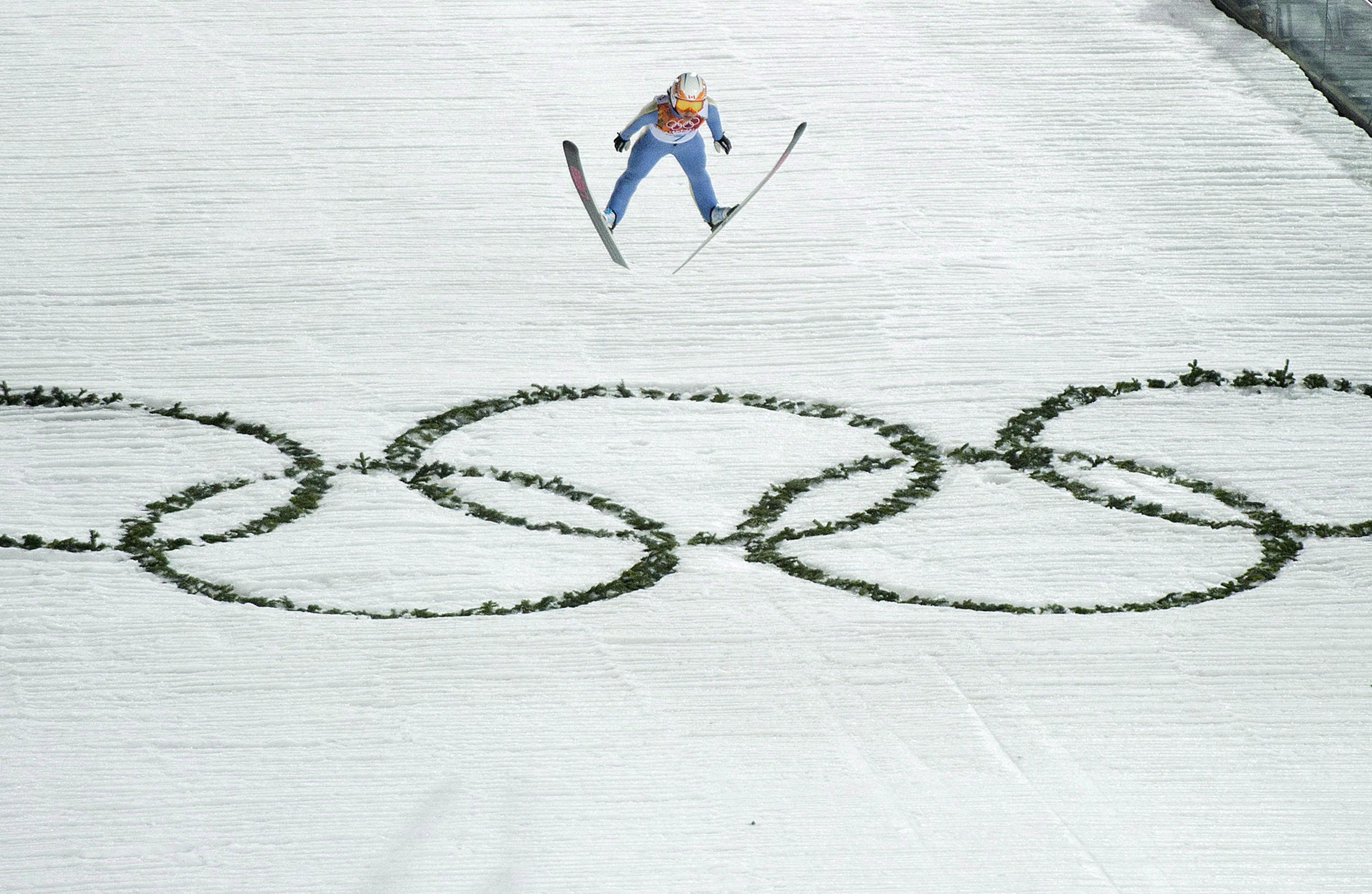 Atsuko Tanaka d'Équipe Canada lors de l'épreuve de saut à ski féminin des Jeux olympiques de Sotchi à Krasnaya Polyana, en Russie, le 11 février 2014. (Photo : La Presse canadienne/Nathan Denette)