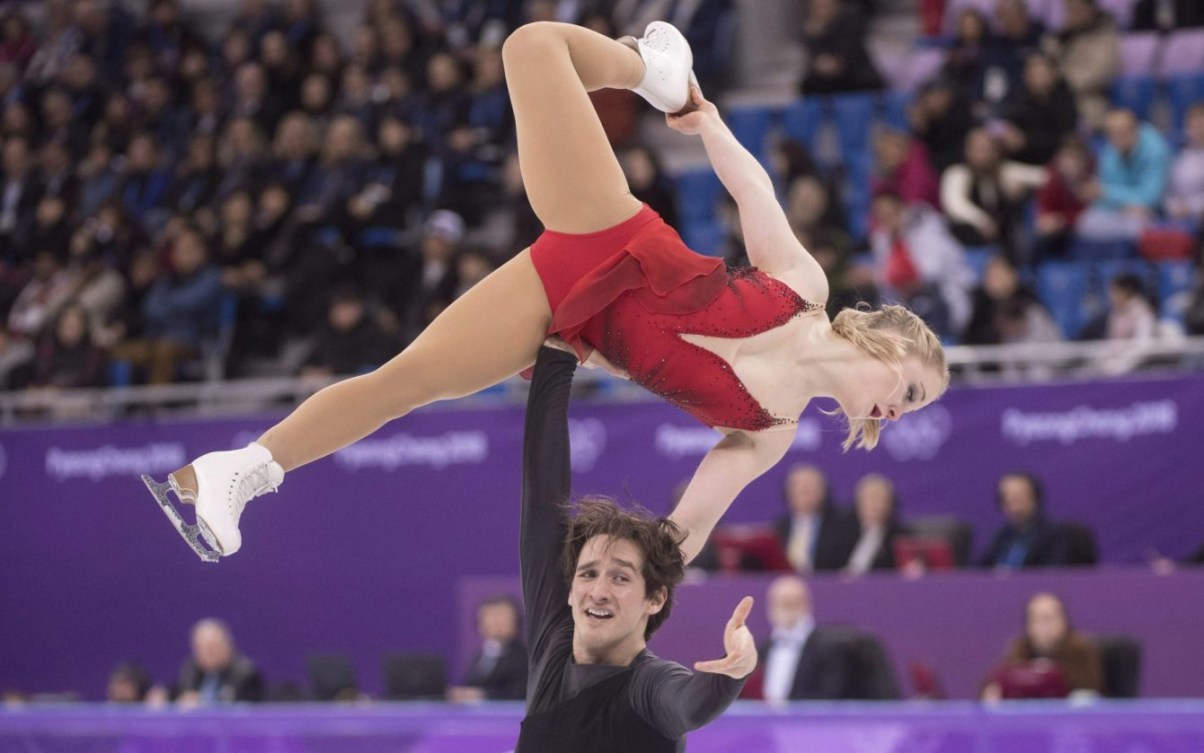 Les Canadiens Julianne Séguin et Charlie Bilodeau participent au programme libre de patinage artistique aux Jeux olympiques d’hiver de PyeongChang 2018, le jeudi 15 février 2018 à Gangneung, en Corée du Sud. (LA PRESSE CANADIENNE/Paul Chiasson)
