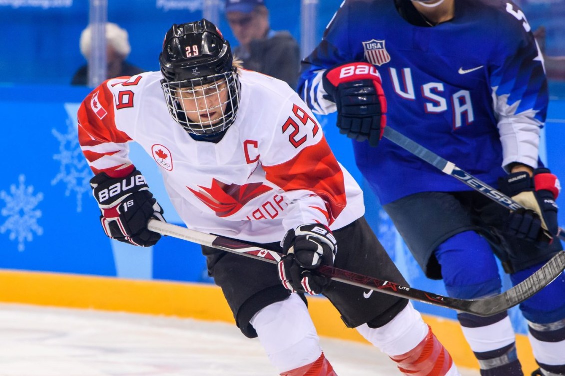 L’attaquante d’Équipe Canada Marie-Philip Poulin (29 ans) patine pendant la finale de hockey sur glace féminin entre le Canada et les États-Unis aux Jeux olympiques d’hiver de PyeongChang 2018, au Centre de hockey de Gangneung, le 22 février 2018 à Pyeongchang-gun, en Corée du Sud (Photo : Vincent Ethier/COC)