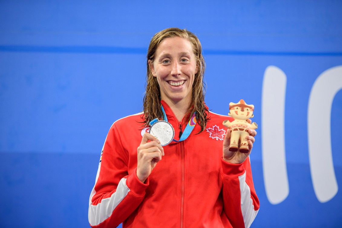 Alexia Zevnik et sa médaille d'argent au 100 m libre