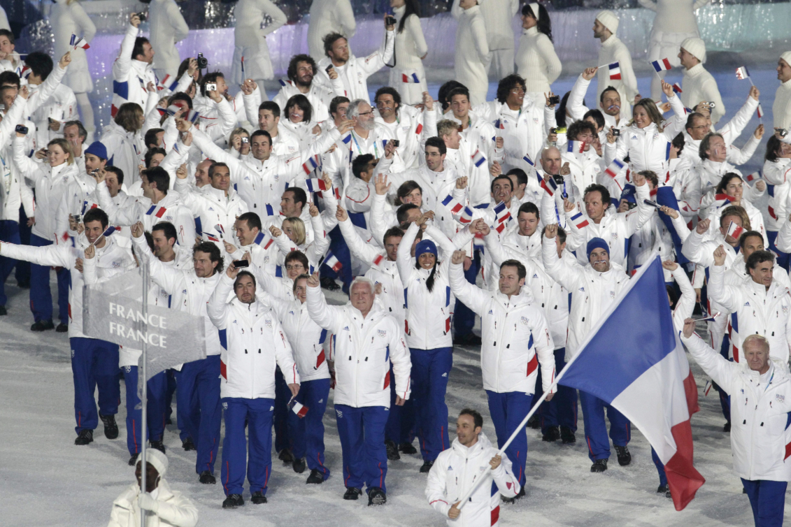 L'équipe française entre dans le stade.